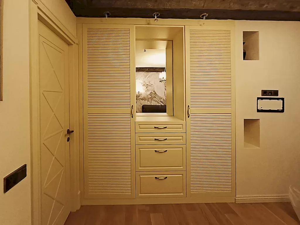 гардеробная комната на заказ по индивидуальным размерам
шкаф жалюзи