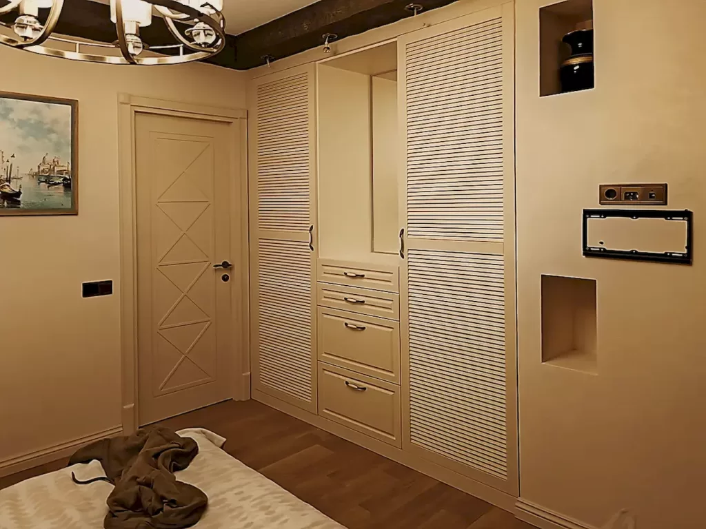 гардеробная комната на заказ по индивидуальным размерам
шкаф жалюзи