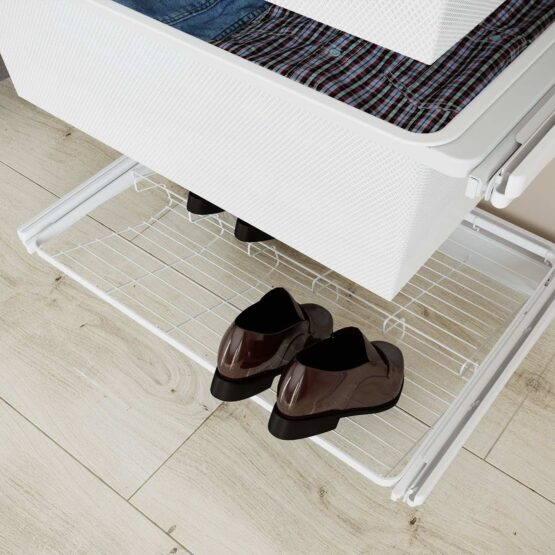 Просторная гардеробная Аристо: уникальная система хранения для современного интерьера- Размер ( ШхГхВ ) в см: 368*45*240- Прямая форма- Назначение: Гостиная, Детская, Прихожая, СпальнаяКаждая гардеробная индивидуальна и для каждого человека находится своя оптимальная версия. Вертикальные секции делят гардероб на мужскую и женскую зоны. Для мужской части предусмотрена обувница 2-ярусная в выдвижном исполнении и галстучница, которая порадует и галстуками, и женскими украшениями. А для длинной одежды вешалка для брюк выдвижная (брючница) с силиконовыми накладками поможет сохранить брюки в идеальном состоянии, вместив 7 пар.Наша гардеробная предлагает уникальную систему современного хранения одежды. Полки имеют длину 607 мм и 900 мм, глубину серии 460. Также имеется возможность встроить ее в кладовую. Длина системы 3680 мм, а высота – 2300 мм. Крепление навесное – несущий рельс и навесные направляющие. Она предназначена для размещения в современном интерьере и подойдет для дачи или апартаментов. Также доступны модели в белом цвете.Добавьте свое шикарное хранилище и получите максимальную функциональность и простоту в использовании 6 Гардеробные комнаты на заказ - изготовление и продажа гардеробных, шкафов, дверей гардеробные,гардеробная,гардеробная система,гардеробная комната,гардеробная на заказ,гардеробная купить,двери в гардеробную