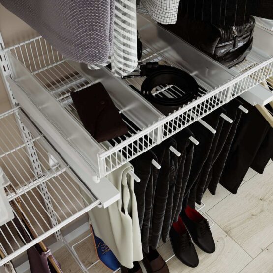 Просторная гардеробная Аристо: уникальная система хранения для современного интерьера- Размер ( ШхГхВ ) в см: 368*45*240- Прямая форма- Назначение: Гостиная, Детская, Прихожая, СпальнаяКаждая гардеробная индивидуальна и для каждого человека находится своя оптимальная версия. Вертикальные секции делят гардероб на мужскую и женскую зоны. Для мужской части предусмотрена обувница 2-ярусная в выдвижном исполнении и галстучница, которая порадует и галстуками, и женскими украшениями. А для длинной одежды вешалка для брюк выдвижная (брючница) с силиконовыми накладками поможет сохранить брюки в идеальном состоянии, вместив 7 пар.Наша гардеробная предлагает уникальную систему современного хранения одежды. Полки имеют длину 607 мм и 900 мм, глубину серии 460. Также имеется возможность встроить ее в кладовую. Длина системы 3680 мм, а высота – 2300 мм. Крепление навесное – несущий рельс и навесные направляющие. Она предназначена для размещения в современном интерьере и подойдет для дачи или апартаментов. Также доступны модели в белом цвете.Добавьте свое шикарное хранилище и получите максимальную функциональность и простоту в использовании 7 Гардеробные комнаты на заказ - изготовление и продажа гардеробных, шкафов, дверей гардеробные,гардеробная,гардеробная система,гардеробная комната,гардеробная на заказ,гардеробная купить,двери в гардеробную