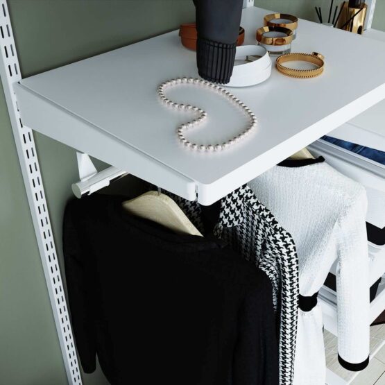 Гардеробная Система хранения ARISTO в белом декоре - стильное и элегантное решение для вашей гардеробной. Включает деревянные декоративные элементы, доступные в трех цветах: белом, светлом и темном дереве. Комплектация включает боковые выдвижные корзины для удобства хранения. Надежная металлическая конструкция обеспечивает надежное крепление, а полки представлены в различных вместительностях. Изготовлено из экологичных материалов. Подходит для использования в гостиной, детской, прихожей и спальне 6 Гардеробные комнаты на заказ - изготовление и продажа гардеробных, шкафов, дверей гардеробные,гардеробная,гардеробная система,гардеробная комната,гардеробная на заказ,гардеробная купить,двери в гардеробную