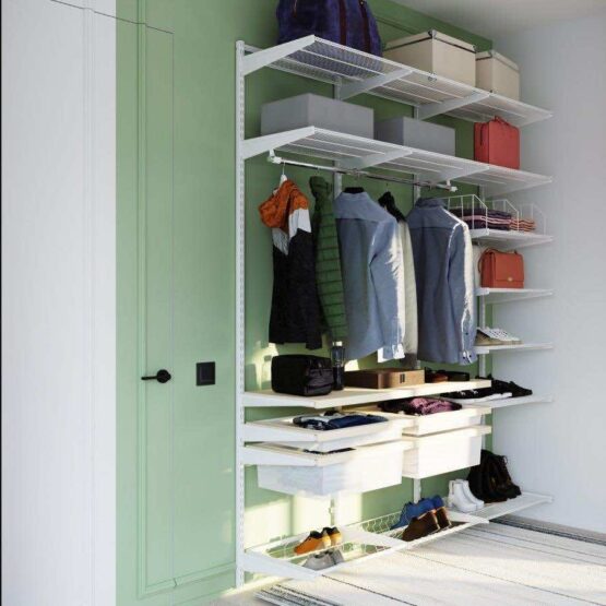 Прихожая в современном стиле с полками ЛДСП и сетчатыми элементами. Разделители и декор в стиле "светлое дерево". Идеально подходит для прихожей и гостиной. Встроенная конструкция с навесным креплением. Размеры: 1900 мм (длина) x 2300 мм (высота). Цвет: белый. Категории товара: Гардеробные системы хранения Аристо, Мебель для прихожей, Сетчатые гардеробные системы 3 Гардеробные комнаты на заказ - изготовление и продажа гардеробных, шкафов, дверей гардеробные,гардеробная,гардеробная система,гардеробная комната,гардеробная на заказ,гардеробная купить,двери в гардеробную