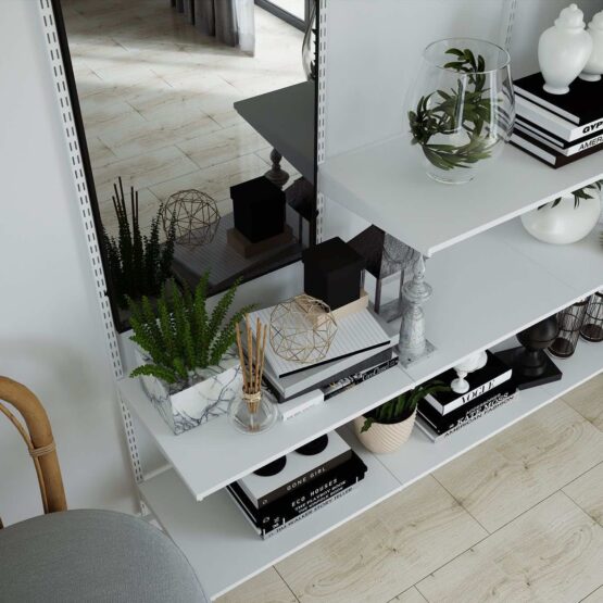 Настенное зеркало с полками ARISTO - стильное и практичное решение для вашего дома. Изящная узкая алюминиевая рама черного или белого цвета с деревянным декором придают зеркалу элегантный вид. Размеры зеркала 190x45x240 см, а толщина составляет 4 мм. Зеркало покрыто защитной пленкой для долговечности. В ассортименте представлены полки различных размеров из ЛДСП Egger. Это настенное зеркало идеально подходит для гостиной, прихожей, спальни и других помещений 6 Гардеробные комнаты на заказ - изготовление и продажа гардеробных, шкафов, дверей гардеробные,гардеробная,гардеробная система,гардеробная комната,гардеробная на заказ,гардеробная купить,двери в гардеробную