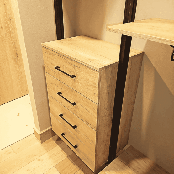 Гардеробная система на стойках Vitra Black 8 Гардеробные комнаты на заказ - изготовление и продажа гардеробных, шкафов, дверей гардеробная система