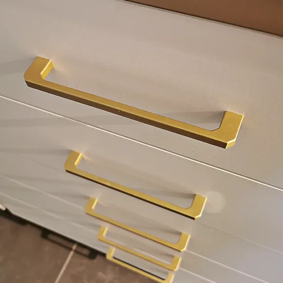 Гардеробнаям система на стойках из анодированного алюминия Stilos Gold фирмы EUREKA ITALIA 6 Гардеробные комнаты на заказ - изготовление и продажа гардеробных, шкафов, дверей Гардеробнаям система