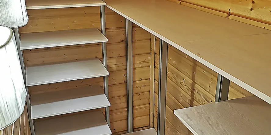 Гардероб на мансарде в стиле.