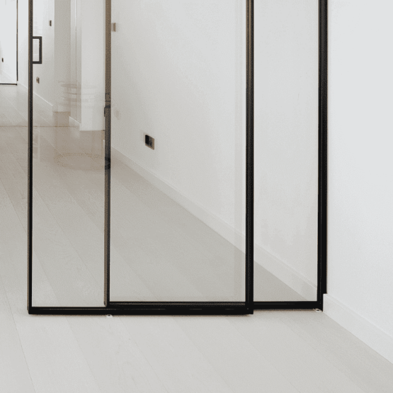 Подвесная перегородка в стиле лофт, 160х15х280 см, прямая, для ванной, гостиной, детской, домашнего офиса и спальной комнаты 3 Гардеробные комнаты на заказ - изготовление и продажа гардеробных, шкафов, дверей Подвесная перегородка в стиле лофт с удобными пространствами и стильными деталями.