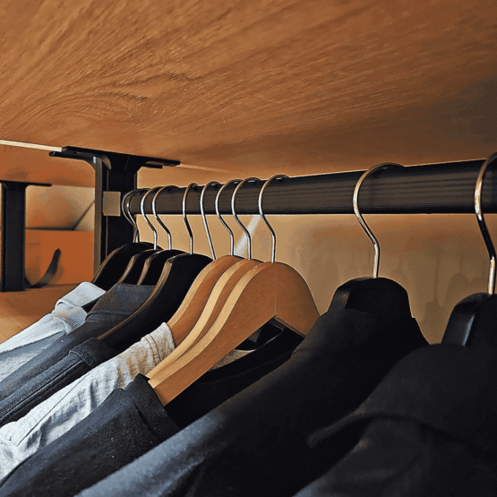 Гардеробная Stilos Black из алюминиевых профилей итальянской фирмы EUREKA 7 Гардеробные комнаты на заказ - изготовление и продажа гардеробных, шкафов, дверей Гардеробная Stilos Black от Eureka: стильная алюминиевая профилировка итальянского производства.