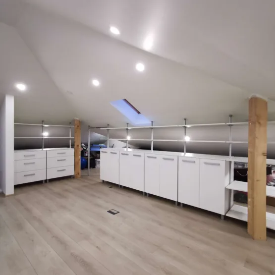 гардеробная на мансарде 13