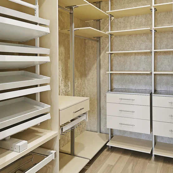 Гардеробная система Stilos Alum и двери купе 11 Гардеробные комнаты на заказ - изготовление и продажа гардеробных, шкафов, дверей гардеробная система Stilos Alum и двери купе 10