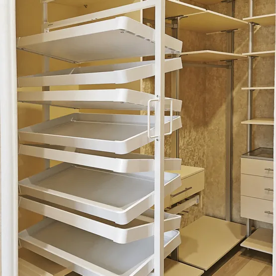 Гардеробная система Stilos Alum и двери купе 17 Гардеробные комнаты на заказ - изготовление и продажа гардеробных, шкафов, дверей гардеробная система Stilos Alum и двери купе 16