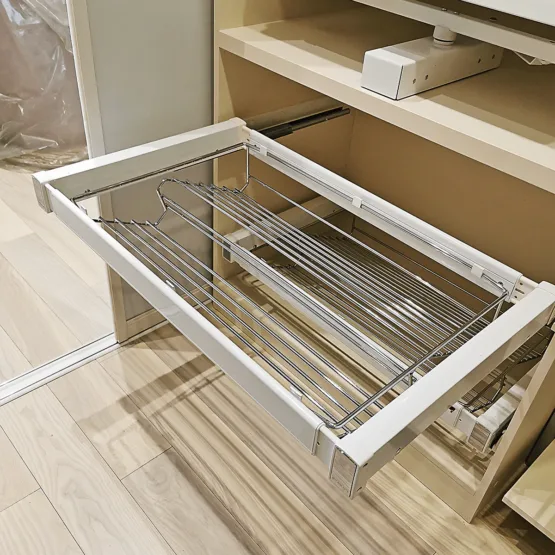 Гардеробная система Stilos Alum и двери купе 18 Гардеробные комнаты на заказ - изготовление и продажа гардеробных, шкафов, дверей гардеробная система Stilos Alum и двери купе 17