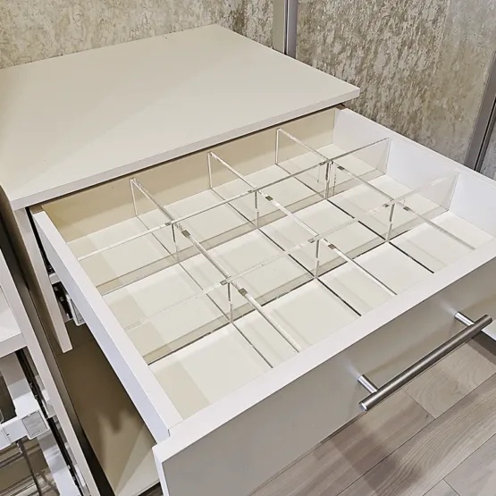 Гардеробная система Stilos Alum и двери купе 9 Гардеробные комнаты на заказ - изготовление и продажа гардеробных, шкафов, дверей гардеробная система Stilos Alum и двери купе 8