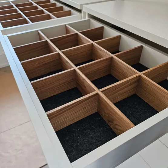 Гардеробная система на стойках Stilos Black 10 Гардеробные комнаты на заказ - изготовление и продажа гардеробных, шкафов, дверей гардеробная система на стойках Stilos Black 5