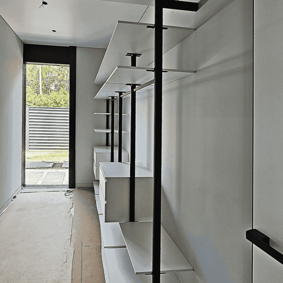 Прихожая на системе хранения Stilos Black 3 Гардеробные комнаты на заказ - изготовление и продажа гардеробных, шкафов, дверей прихожая Stilos Black из алюминиевых профилей итальянской фирмы Eureka 6