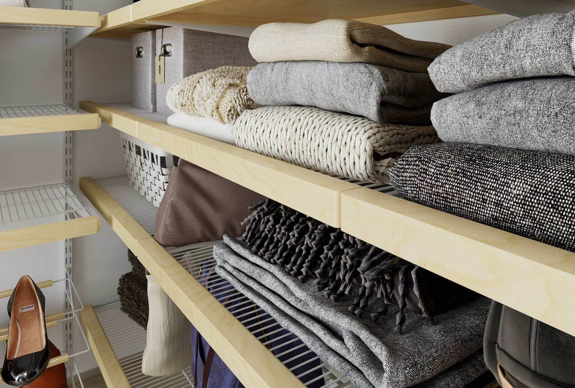 Гардеробная система для мансард — компактное решение в скошенном пространстве