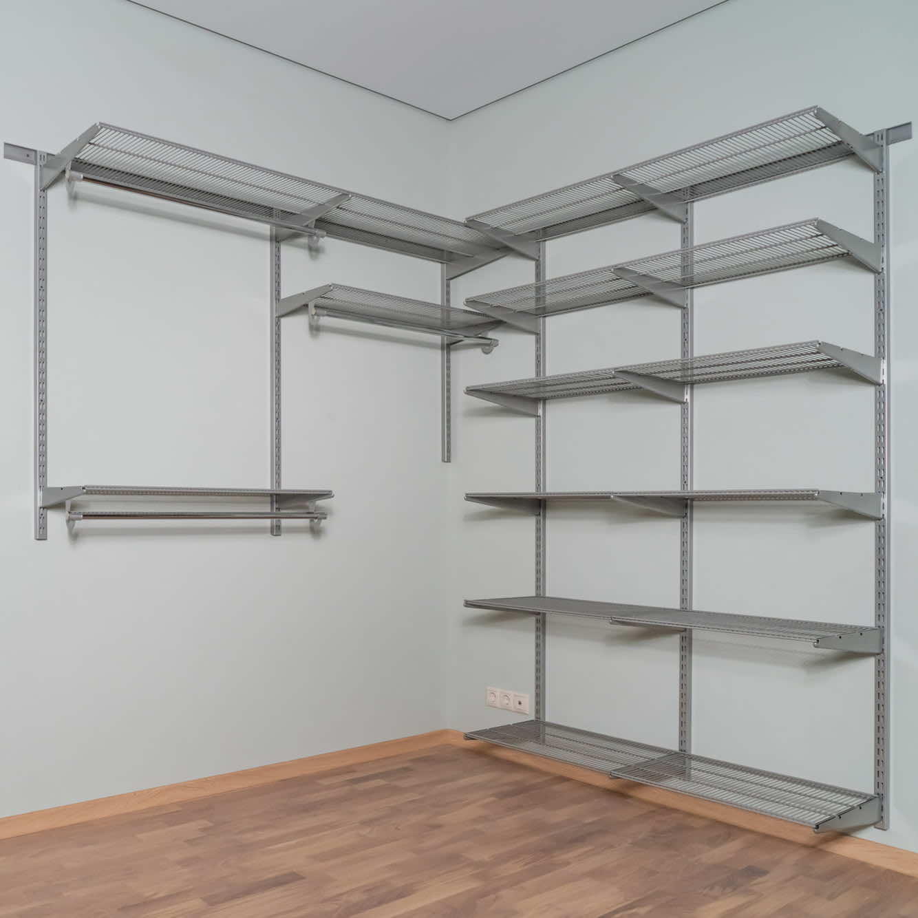 Гардеробная система Gardie с сетчатыми полками и штангами