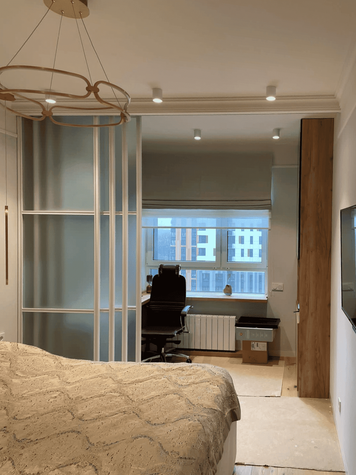 Раздвижные двери в гардеробную с зеркальными фасадами