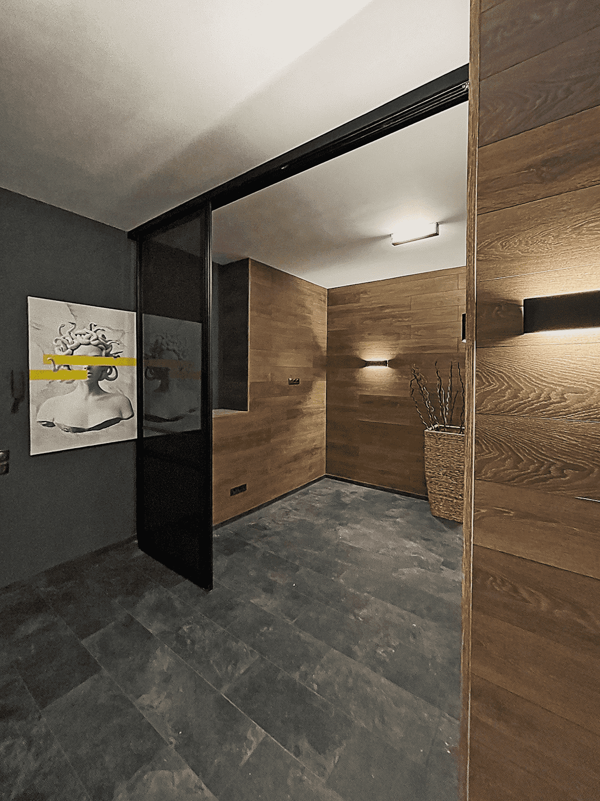 Перегородки для гардеробной из стекла и алюминиевого профиля