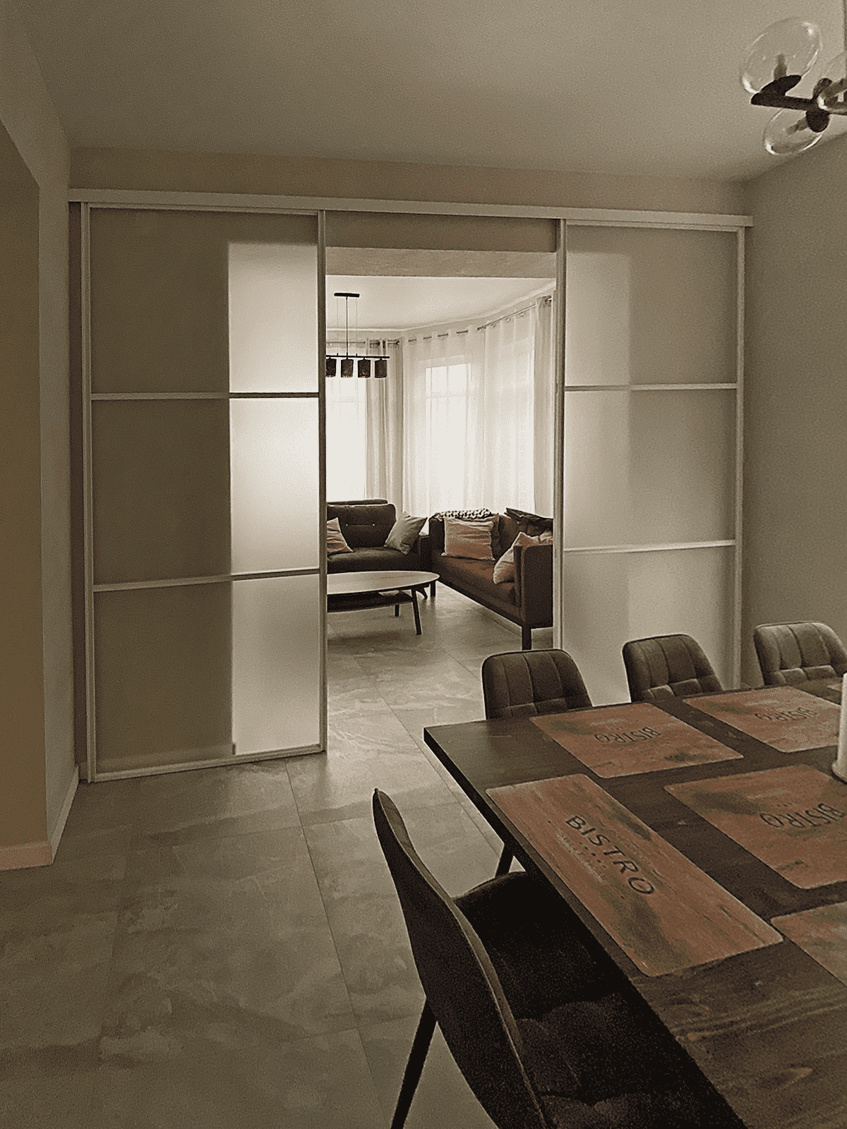 Стеклянные двери-купе для гардеробной комнаты