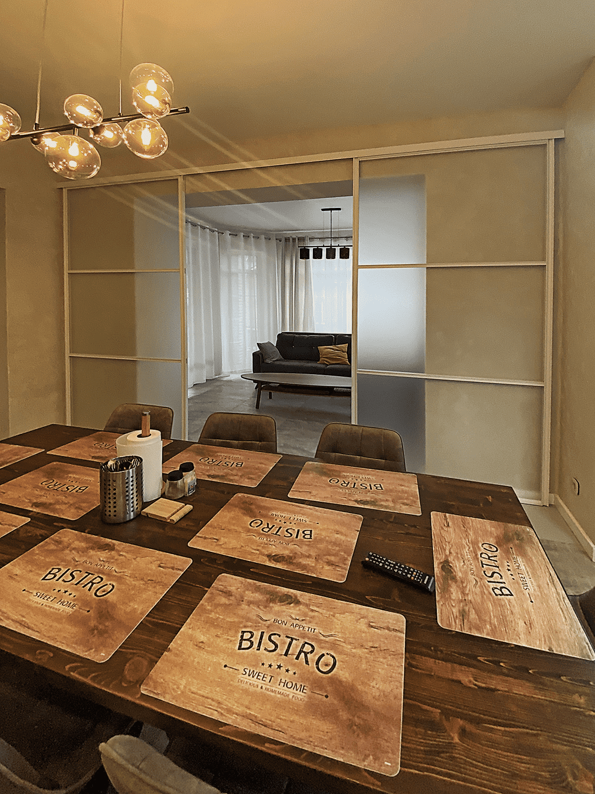 Раздвижные двери в гардеробную с алюминиевой рамкой