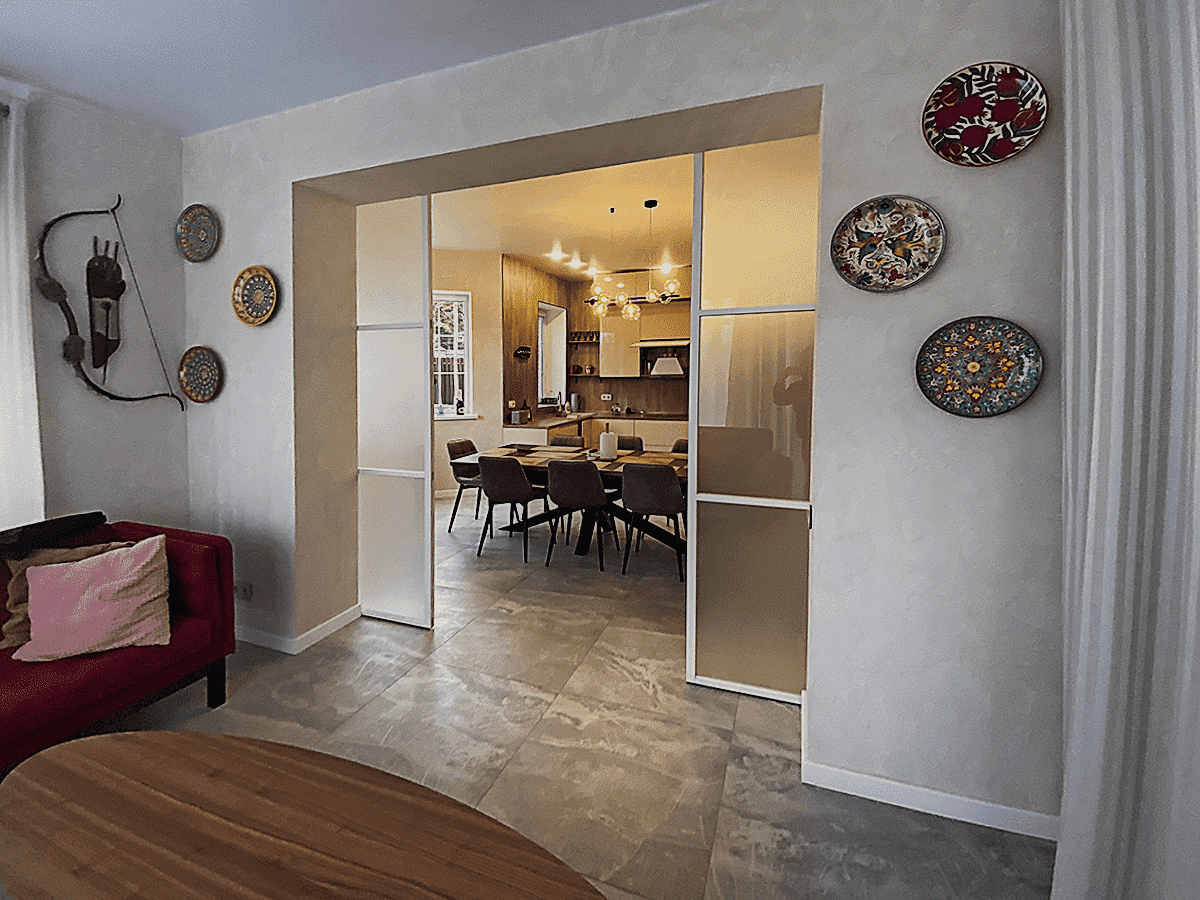 Стеклянные двери в гардеробную комнату на заказ