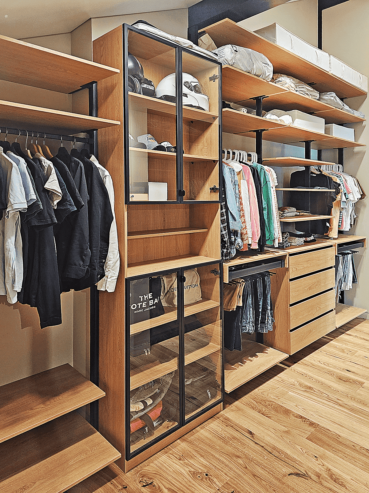 Гардеробная Stilos Black из алюминиевых профилей EUREKA с индивидуальным дизайном