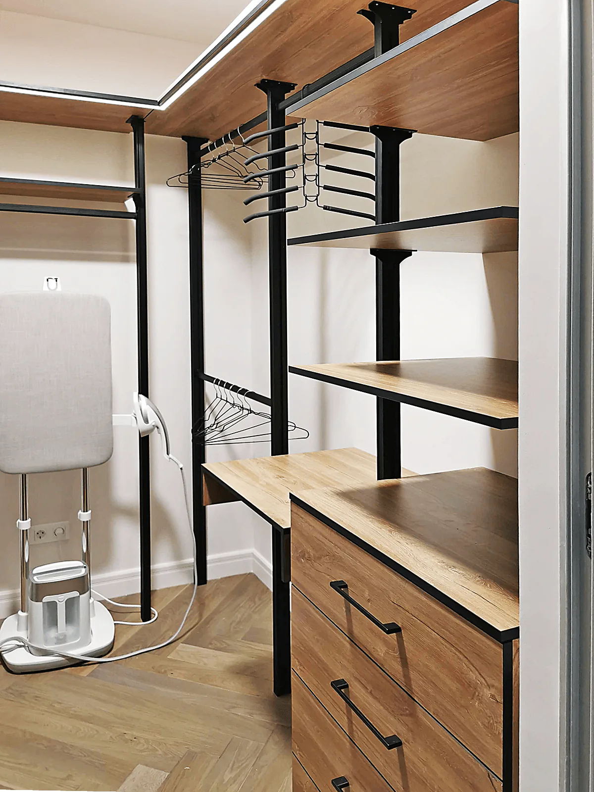 Гардеробная система Vitra для жилых интерьеров с LED подсветкой