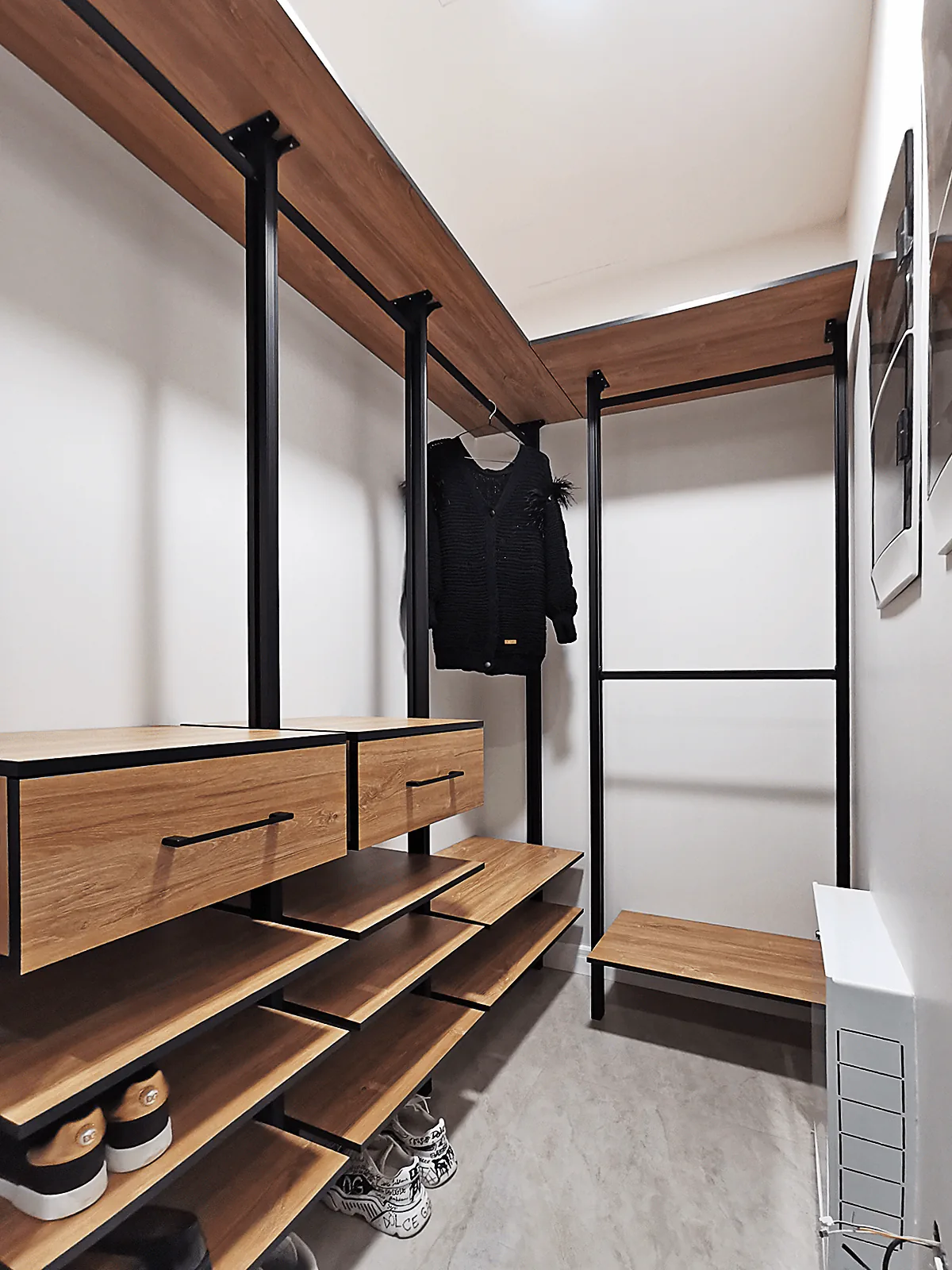 Гардеробная система Stilos с открытой архитектурой