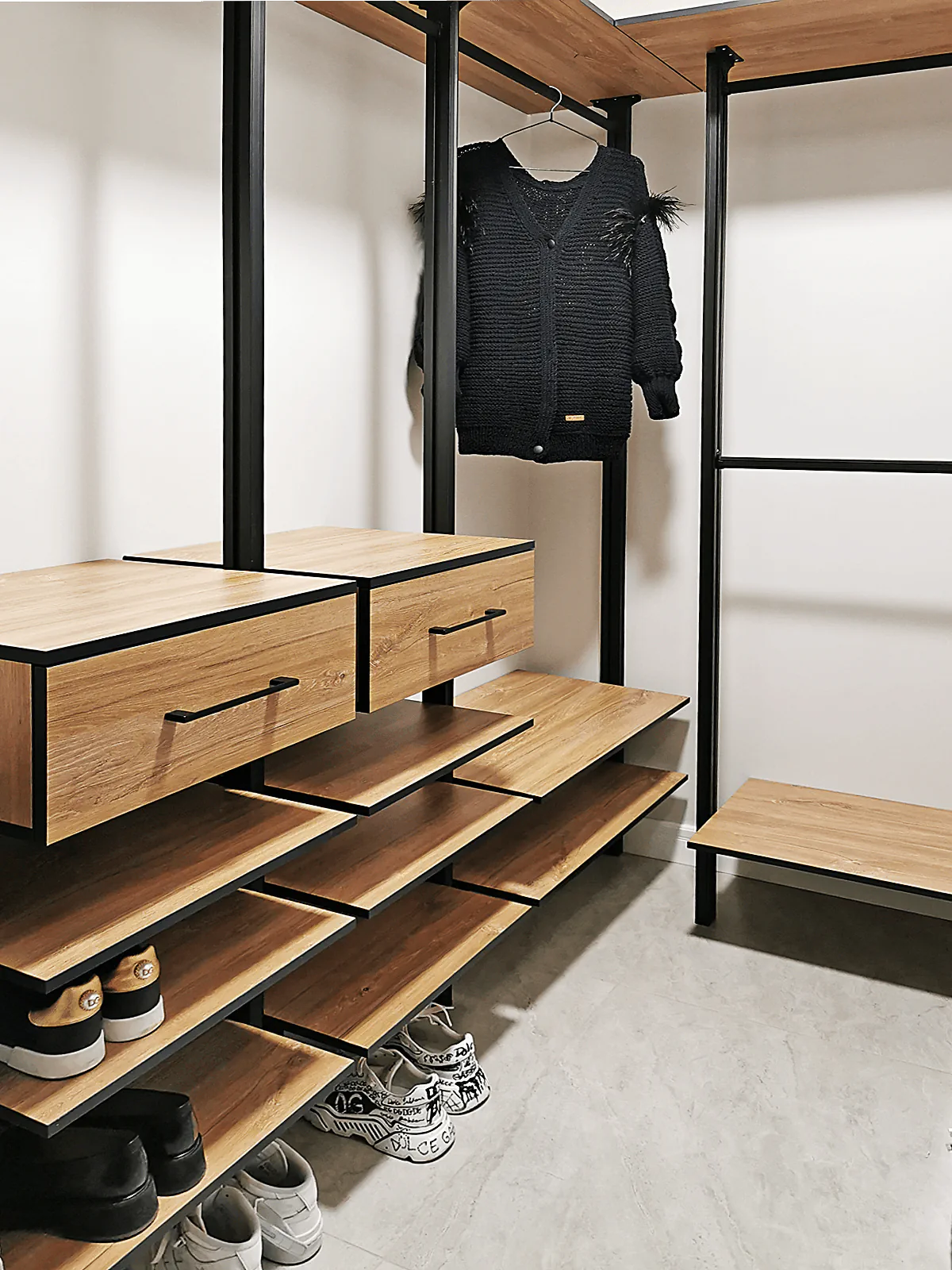 Гардеробная система Stilos с открытой архитектурой