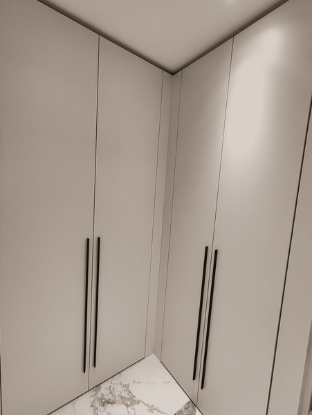 Классическая гардеробная с продуманным внутренним наполнением