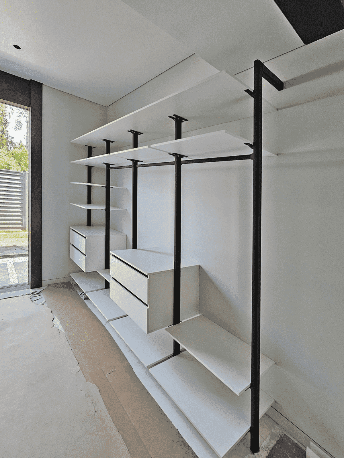 Прихожая Stilos Black с алюминиевыми профилями и индивидуальным выбором цвета