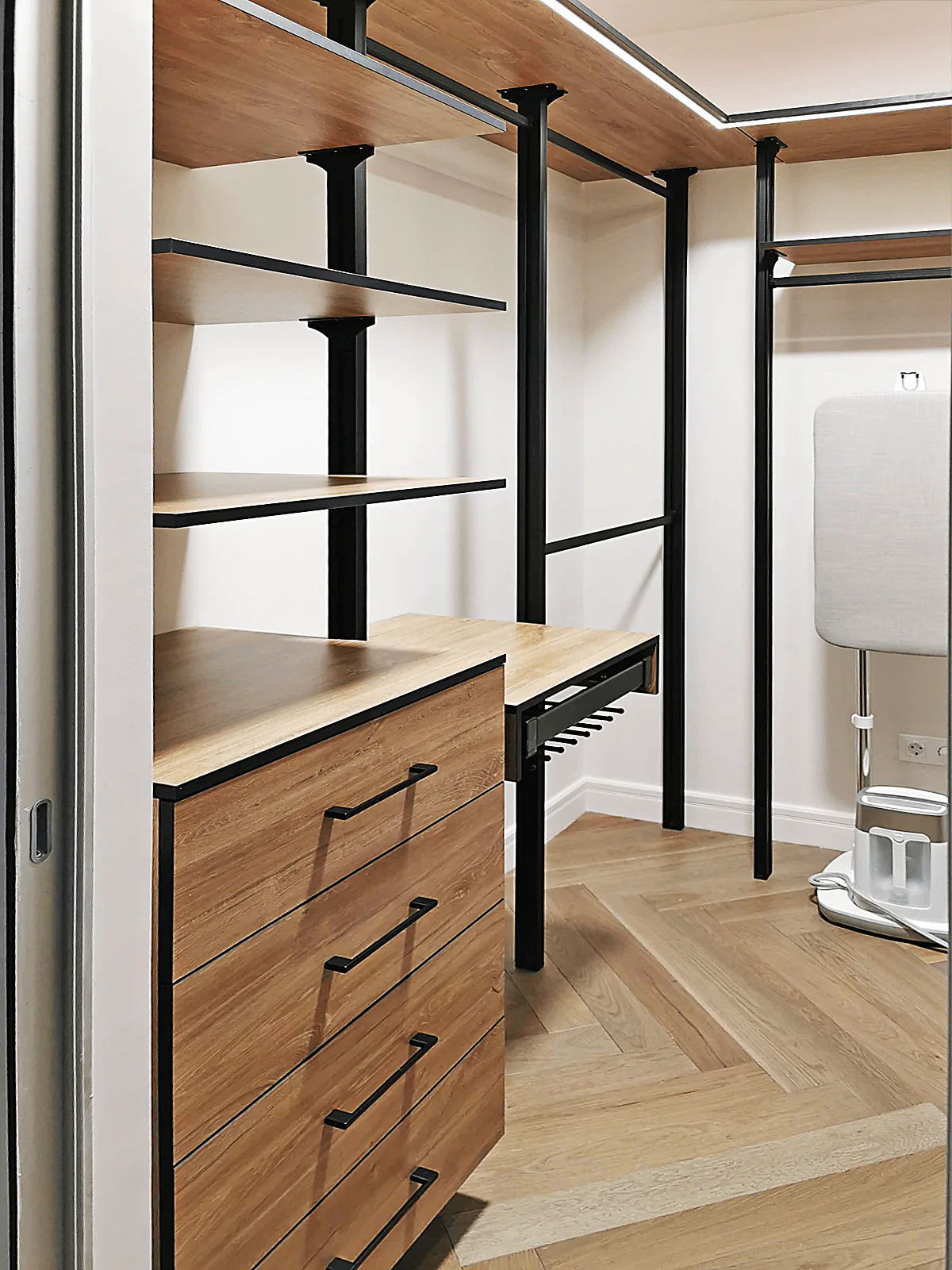 Гардеробная система Vitra для жилых интерьеров с LED подсветкой