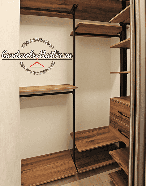 Модульная гардеробная система с металлическим каркасом, полками и зоной под плечики