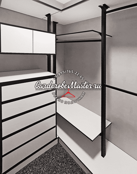 Гардеробная система с белыми фасадами и чёрным металлическим каркасом, выдвижные ящики, полки и штанги для одежды, строгая геометрия и контрастное сочетание материалов