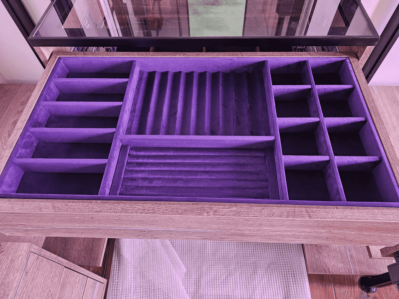 Выдвижной ящик с флокированным органайзером фиолетового цвета