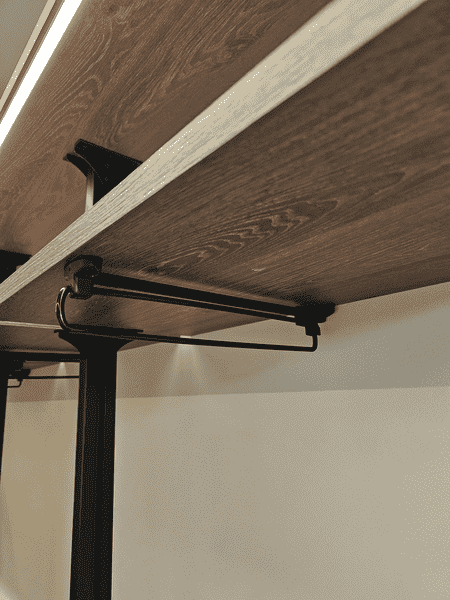 Крепление полок в гардеробной системе