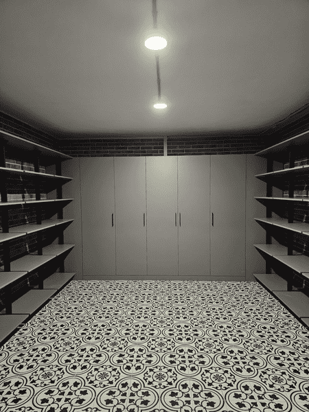 Гардеробная система с симметричной планировкой и шкафами