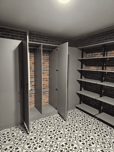 Гардеробная система с глубокими полками и модульной конструкцией