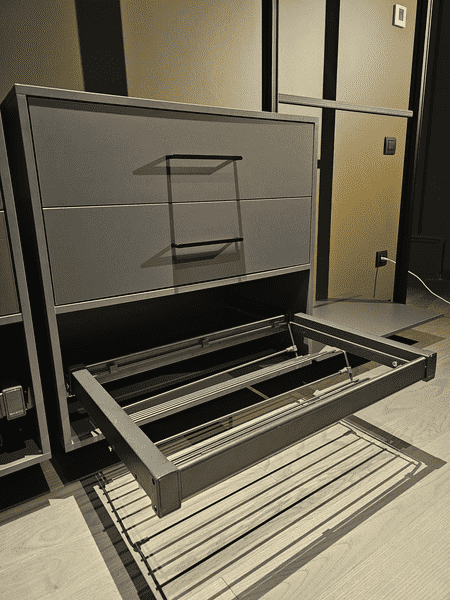 Выдвижной обувной механизм с металлической рамой