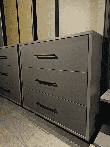 Комоды с выдвижными ящиками в линейной компоновке