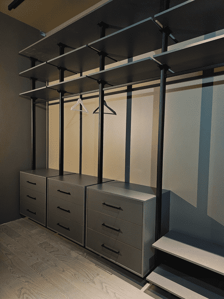 Каркасная гардеробная с комодами и штангами
