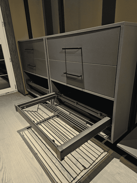 Выдвижная обувная корзина в гардеробной системе