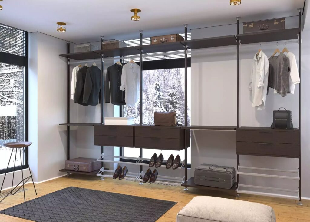 Общий вид гардеробной системы Vitra Black с металлическими стойками и полками