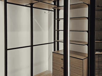 Стойки Vitra Black, освещение гардеробной