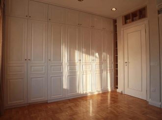 Вы всё ещё не уверены, что встроенная гардеробная комната решит всё в вашей квартире? Проверьте, не ликует ли хаос в каждом углу