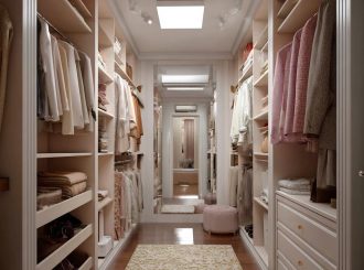 Вы всё ещё пытаетесь «разместить невозможное» в маленькой гардеробной комнате? Пора взглянуть на пространство иначе