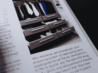 Выдвижные ящики в гардеробной: экономия или необходимость? Штанга, кронштейны и плечики достаточны?