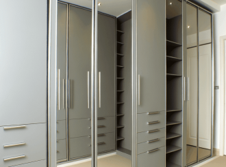 Идеальная гардеробная купе на заказ: стиль, функциональность и доступная цена